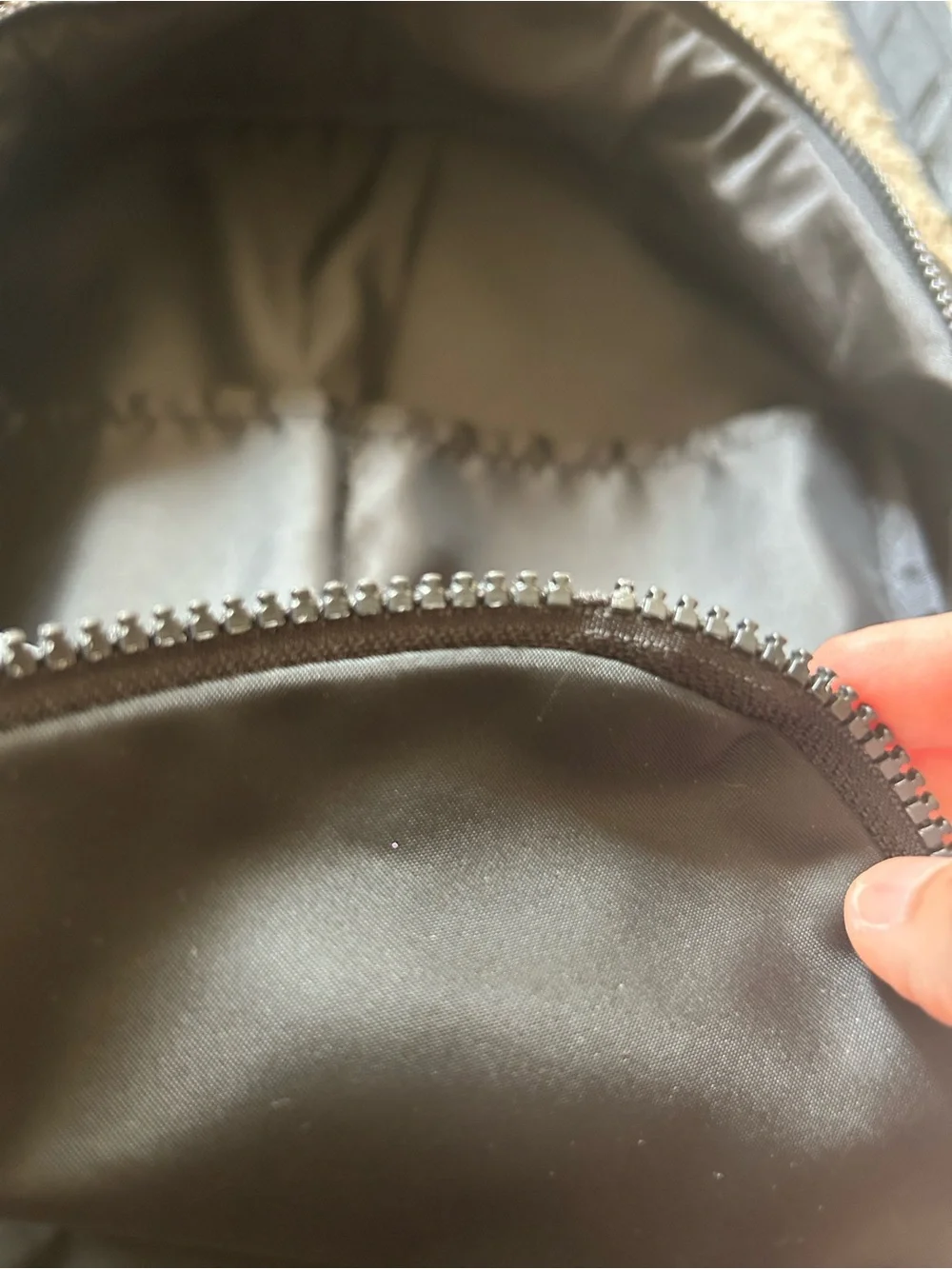 Broken-lululemon athletica Crew Backpack-broken zipper